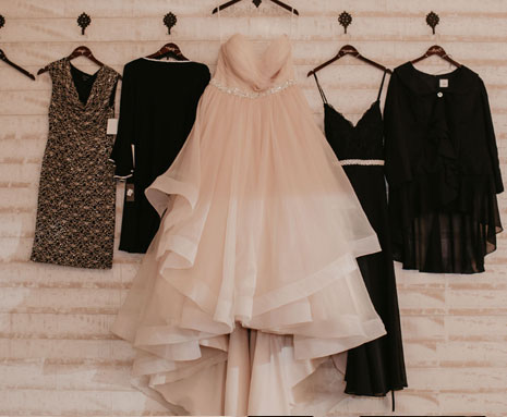 The Home Place at Valley View is a Kansas City Wedding and Reception Venue and is located just outside of Orrick, Missouri, overlooking the Missouri river bottoms. Surrounded by the breathtaking landscapes, it is the ideal mix of rustic beauty and elegant accommodations to host your rehearsal, wedding ceremony and reception.