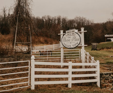The Home Place at Valley View is a Kansas City Wedding and Reception Venue and is located just outside of Orrick, Missouri, overlooking the Missouri river bottoms. Surrounded by the breathtaking landscapes, it is the ideal mix of rustic beauty and elegant accommodations to host your rehearsal, wedding ceremony and reception.