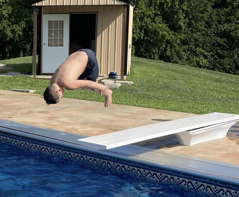 The Home Place at Valley View is a Kansas City Wedding and Reception Venue and is located just outside of Orrick, Missouri, overlooking the Missouri river bottoms. Surrounded by the breathtaking landscapes, it is the ideal mix of rustic beauty and elegant accommodations to host your rehearsal, wedding ceremony and reception.